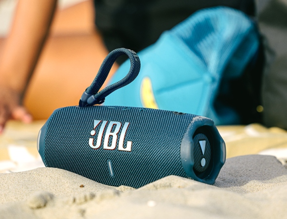 Популярная акустика JBL: система JBL Charge 6 – хороший вариант для пати