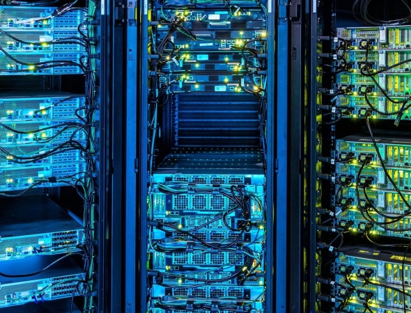 Серверы для бизнеса: как выбрать надежное решение и не переплатить